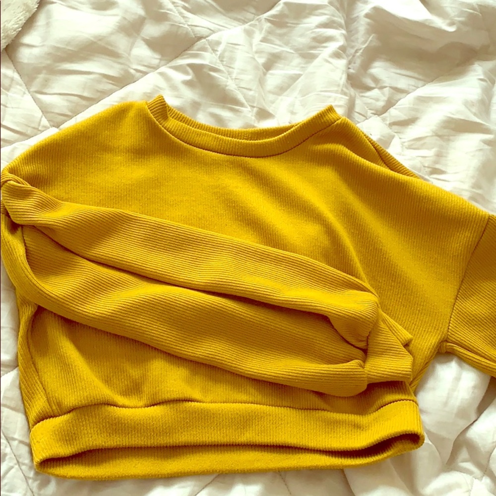 YELLOW CROP KNIT SWEATER